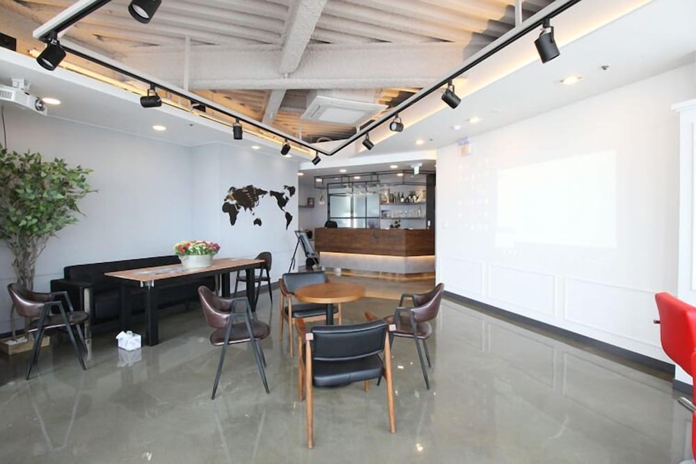 MoonDong's Hostel
