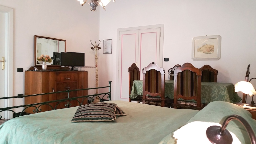Villa Pollio en Meta — hotel room