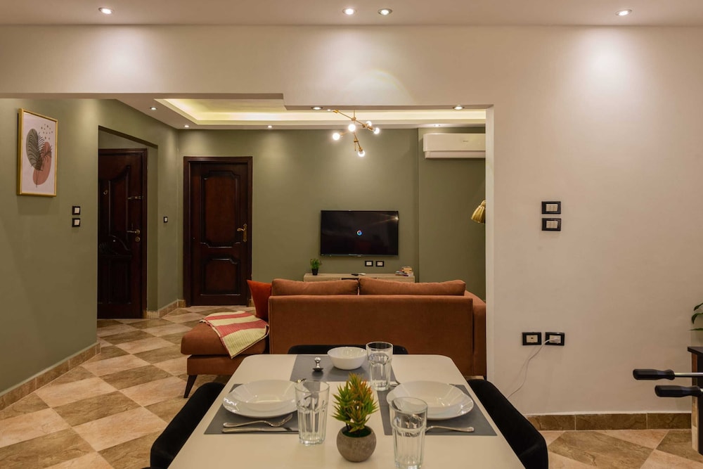 Xuru Stays I Play Foosball & Do Yoga - 1 BR Apt. 5 Min To Airport