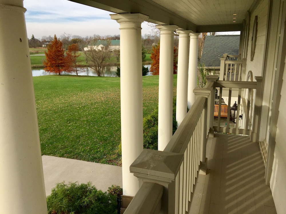 The B & B at Queenslake