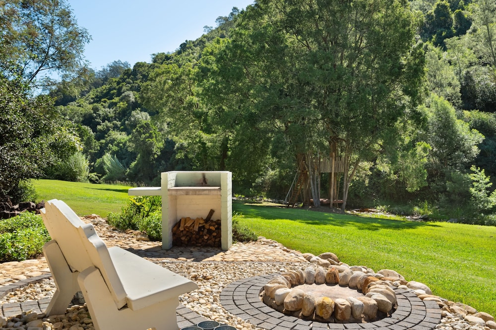 Amazing Riverside Retreat With Hot Tub & Ecopool