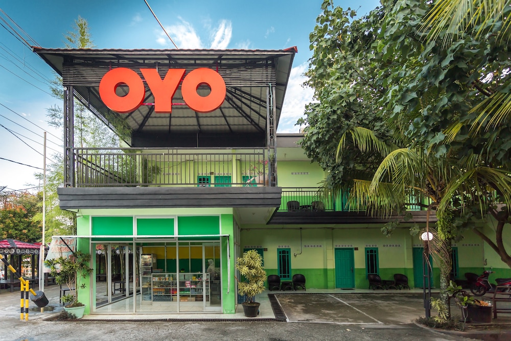 OYO 754 Nur Aziziah Guest House Syariah