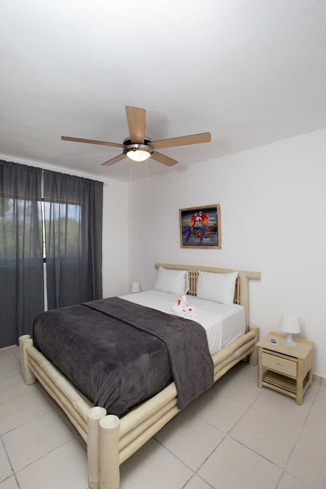 Los Corales Beach Village