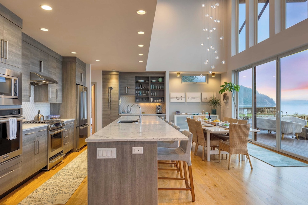 Chic Whidbey Island Waterfront Home w/ Hot Tub, Firepits + Views