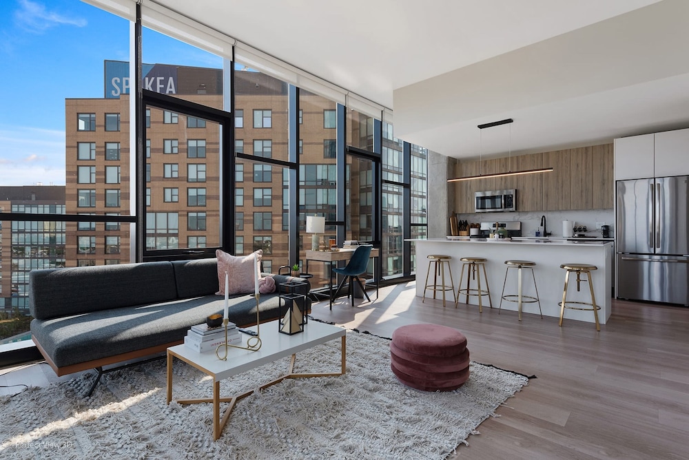 High-end 1BR Fulton Market Panoramic Views