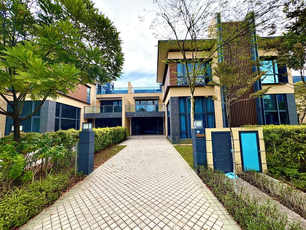 Forest City Golf Villa by A & Home Party