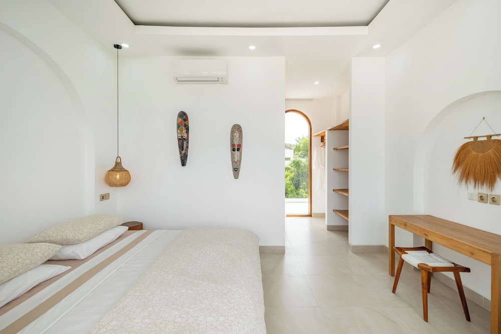 Tropical Modern Villa Amaya by OriVista