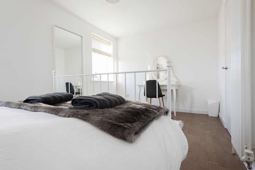 The Jericho Escape - Comfortable & Modern 4BDR in Jericho