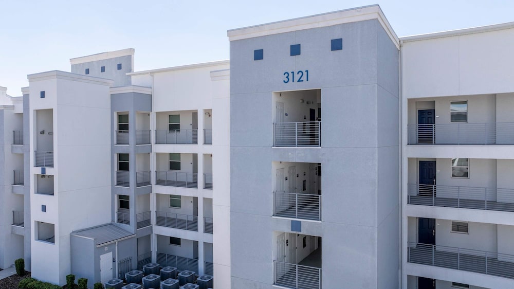 Gorgeous 2Bd Close to Disney Storey Lake Resort 303 3121