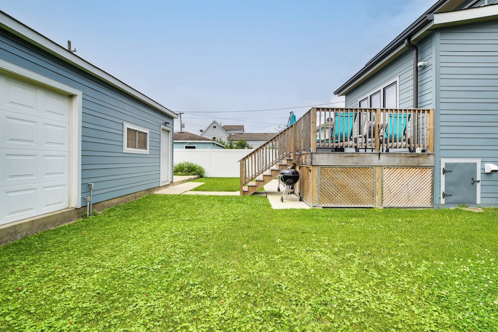 Game Room, Deck & Yard: Chicago Home