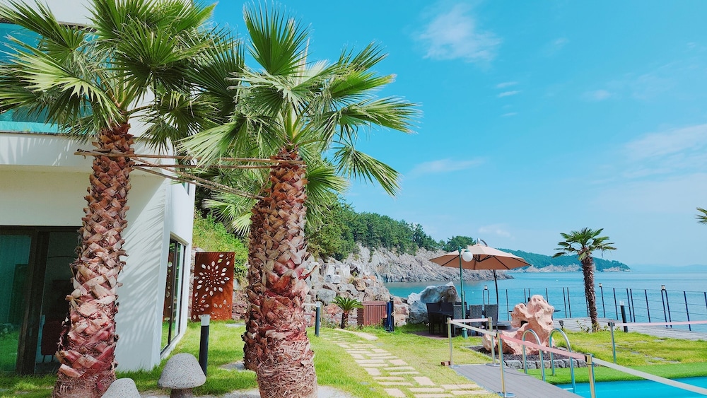 Namhae Orosy Bada Pool Villa & Pension