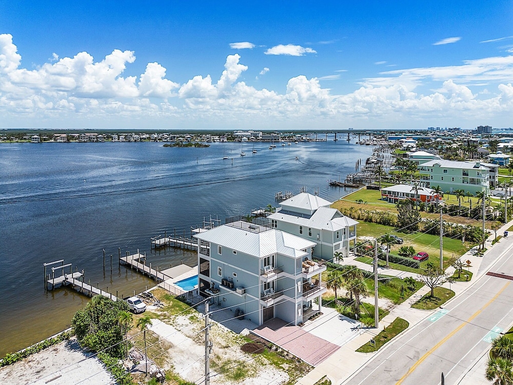 319 Bay & Beach Blessings: Pool Home W/ Water Views! 4 Bedroom Home