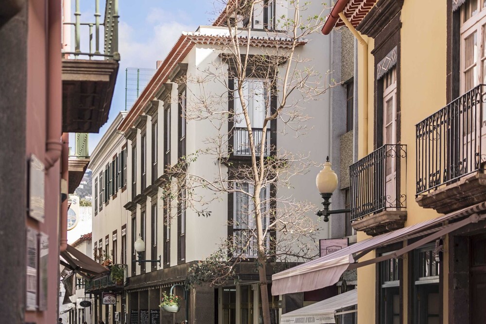 Downtown Funchal Apartments 2C 25 Fontes by An Island Apart view 3