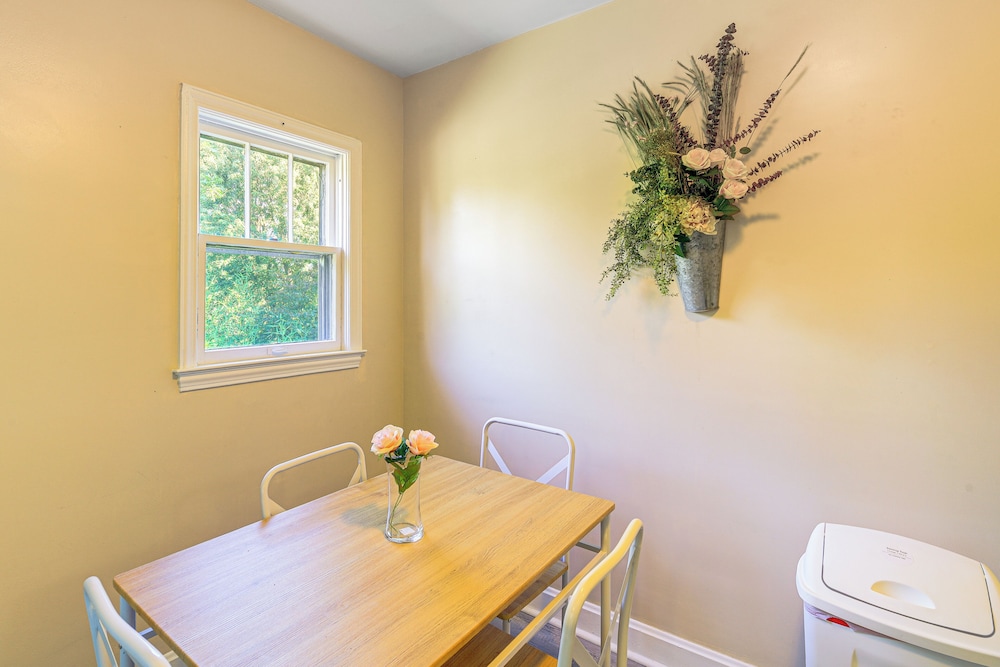 Walk to Main Street! Home in Historic Jonesborough