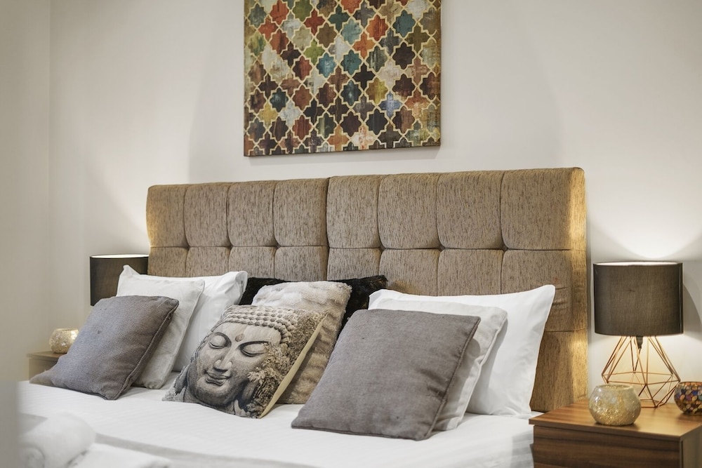 Heathrow Living Serviced Apartments by Ferndale