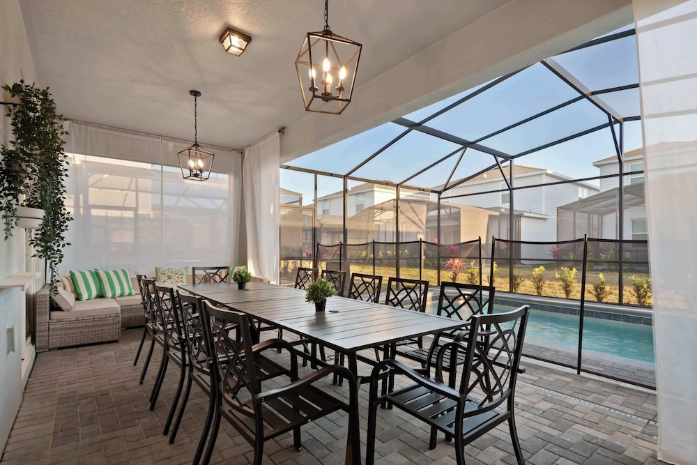 Luxurious Windsor Cay Villa Private Pool, Epic Game Room & Minutes to Disney!