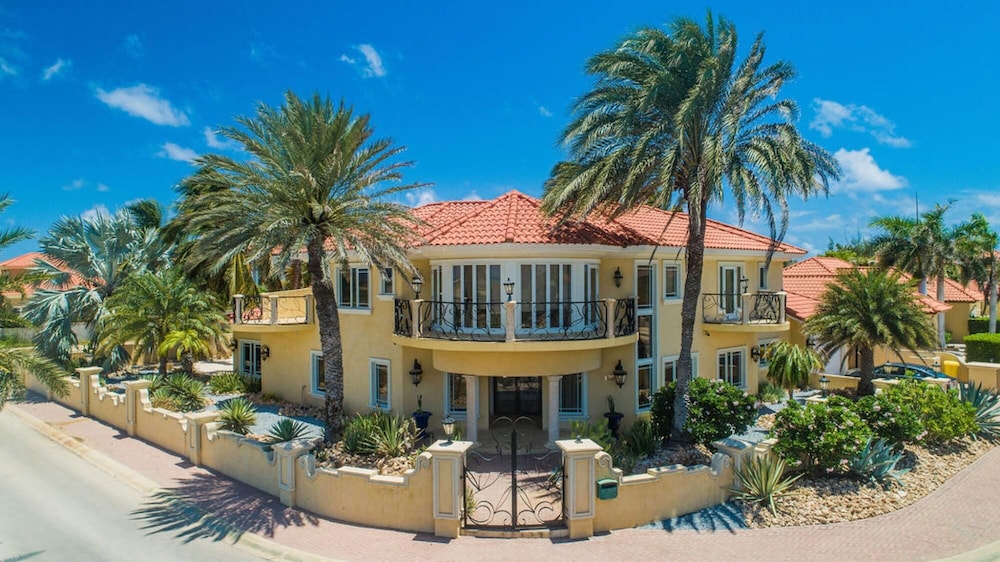 Brand NEW 4BR 5BA Villa w Privatepool Seaviews