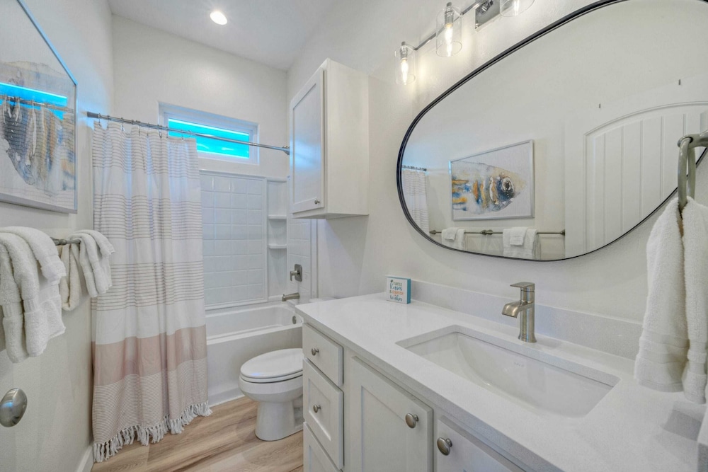 2 Homes, Sleeps 22 2 Private Pools, Firepit, Steps to Beach Boardwalk Access