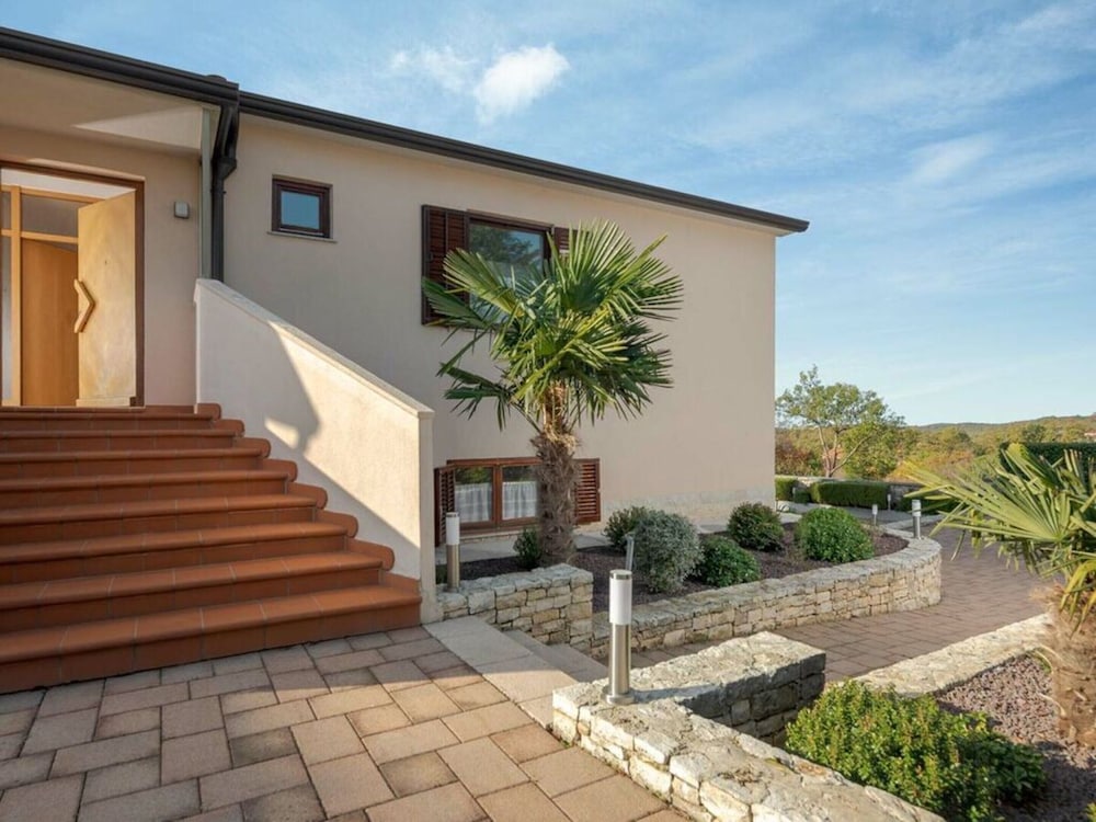 Villa Rosy Comfortable Holiday Residence
