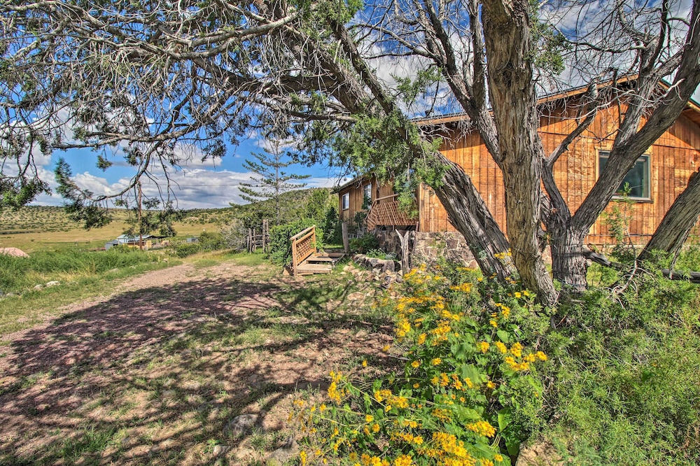 Peaceful Ranch Cabin, 3 Mi to Becker Lake! view 5