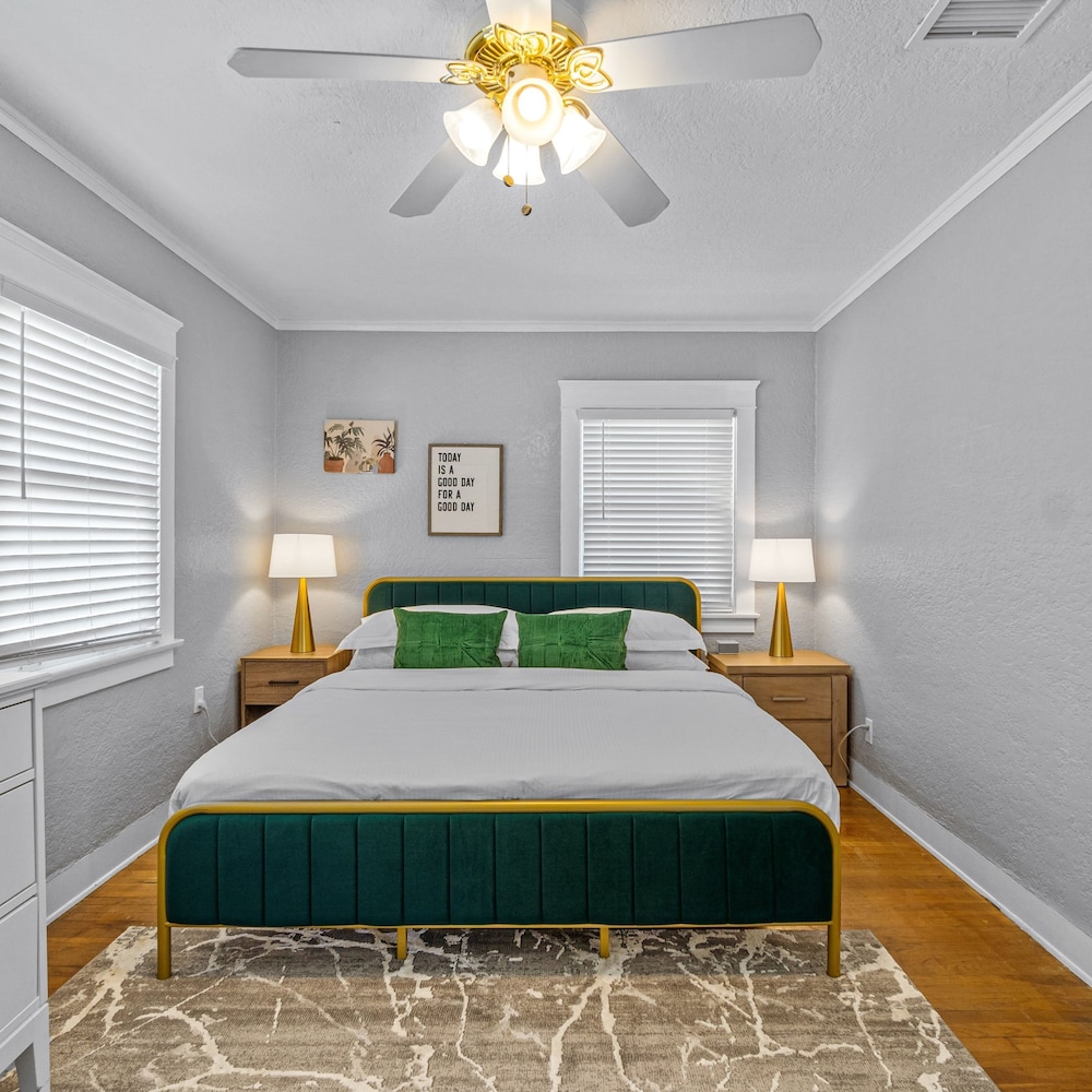 Bankers Hill Hideaway With AC Views and Parking
