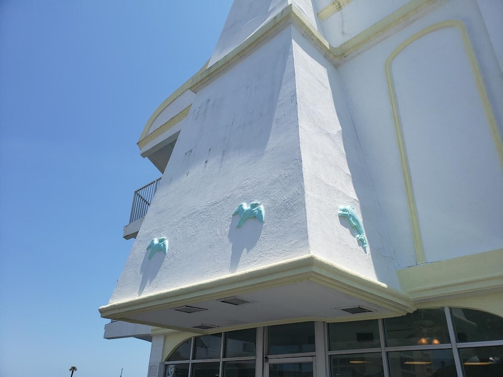 The Seascape Inn
