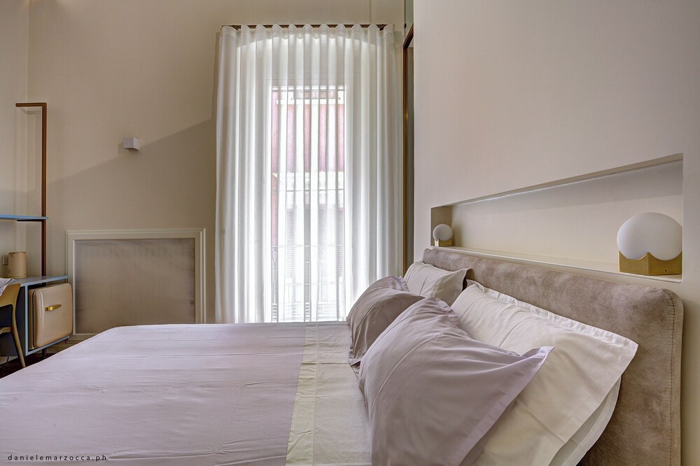 PICCAPANE ROOMS 1886