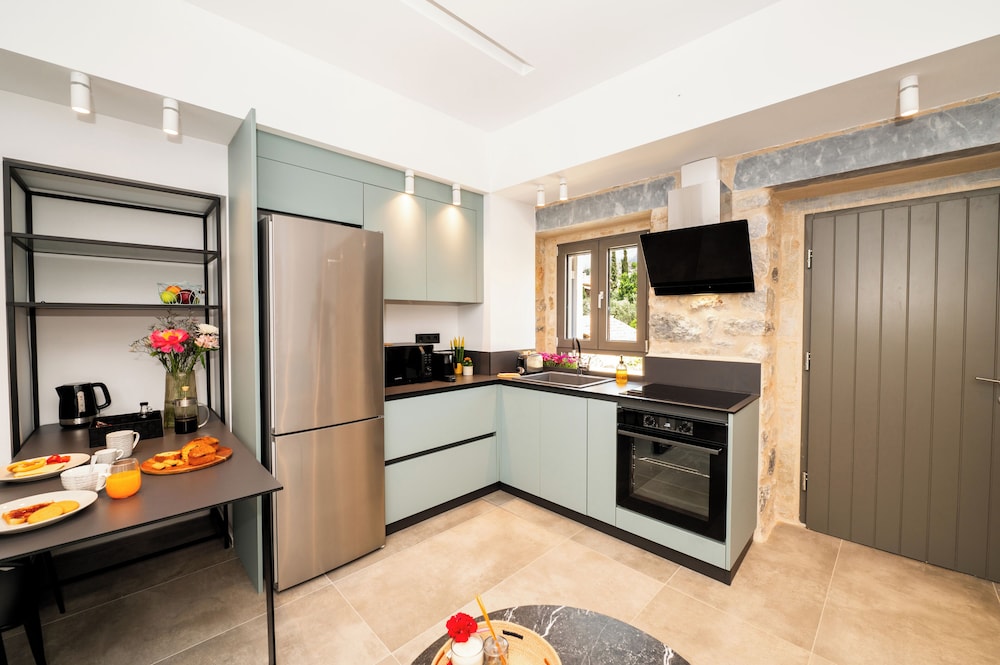 Cardamilia Suites