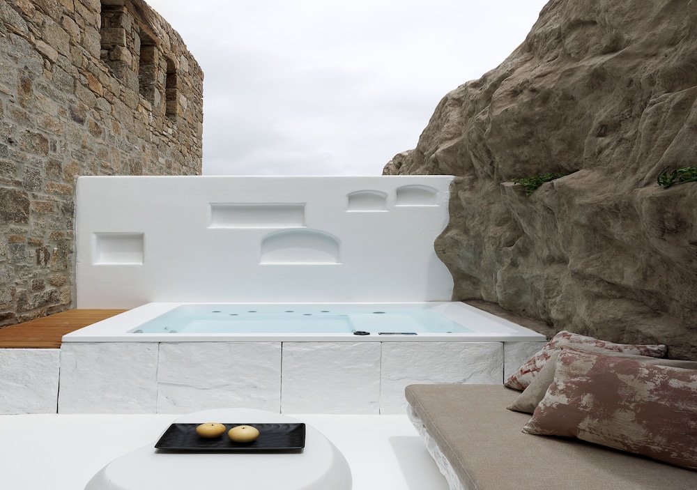 WhiteArt Suites