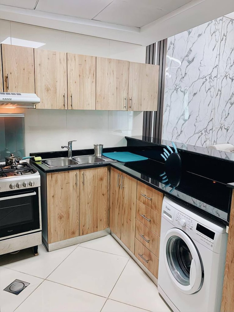 Lux High Rise Marina Apartment