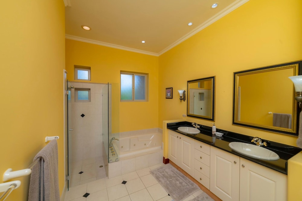 Bella Vista 8B 3 Bedr 3 1 2 Bath