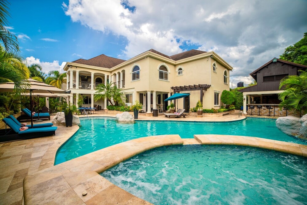 Orchids Palms Luxury Villa Pool Chef Hot Tub Airport Pickup