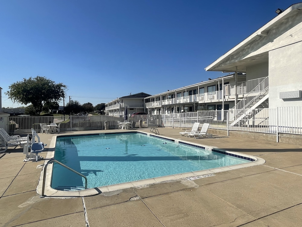 Motel 6 Denton, TX - UNT