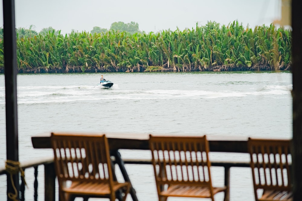 River Nest Hostel