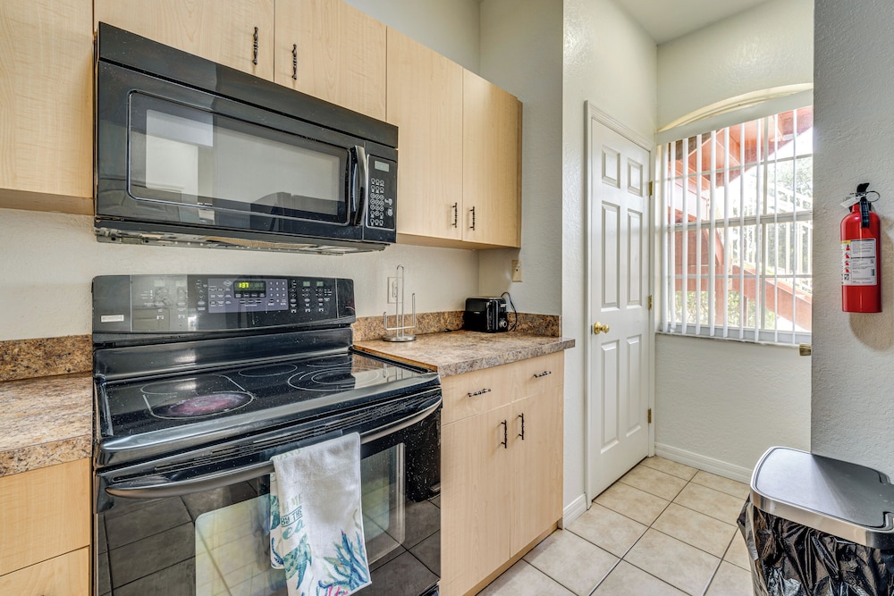 Pool Access: Family-friendly Poinciana Condo!