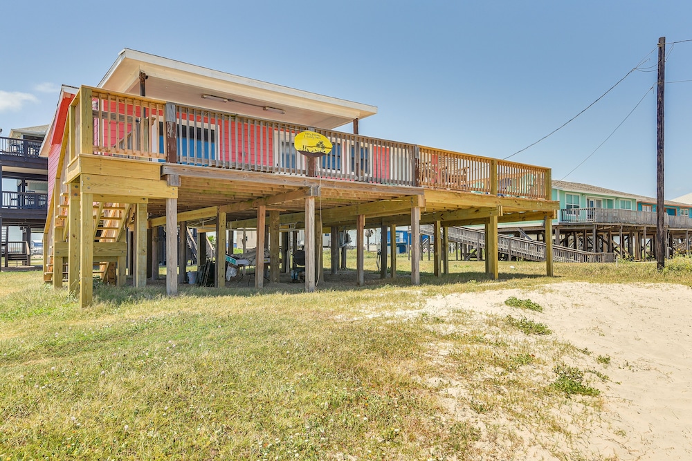 Oceanfront Deck: Surfside Beach Vacation Rental! view 3