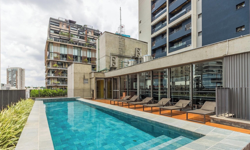 Modern Accommodations in a Building With a Pool in the Heart of SP - Yhes