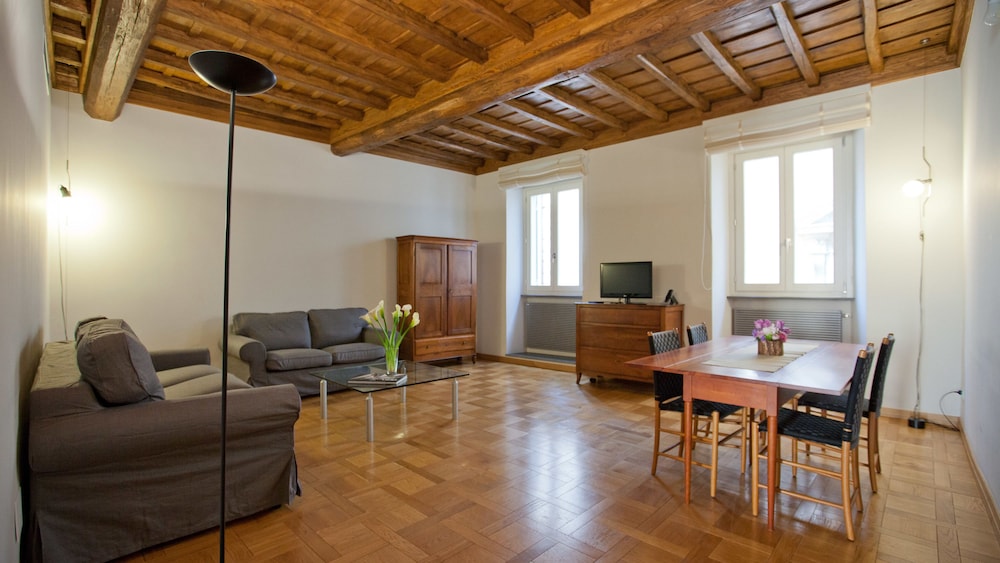 Rental in Rome Pantheon Suite