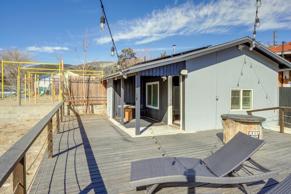Private Deck & Views: Frazier Mountain Cabin