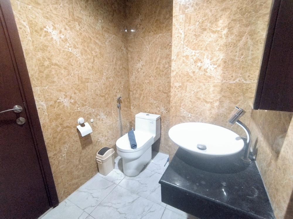 Spacious Studio Room At Grand Sungkono Lagoon Apartment