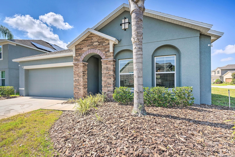 Family-friendly Home w/ Pool ~ 10 Mi to Disney!