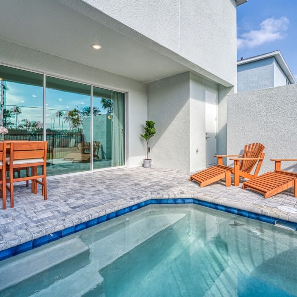 Vacation fun in This Modern Luxury Home