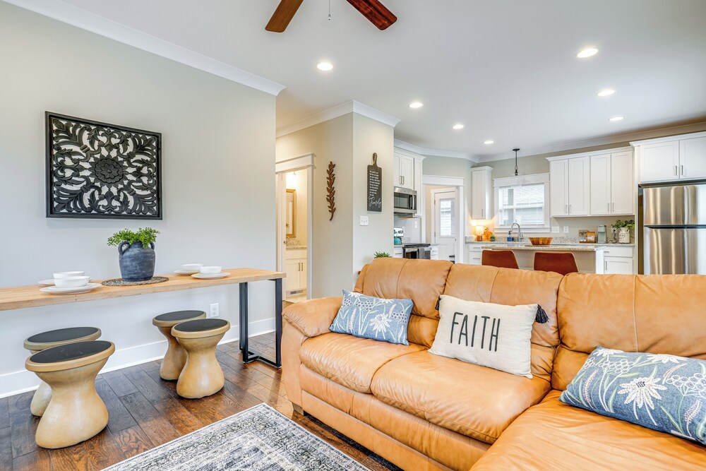 Near Parks & Lakes: Family-friendly Cleveland Home
