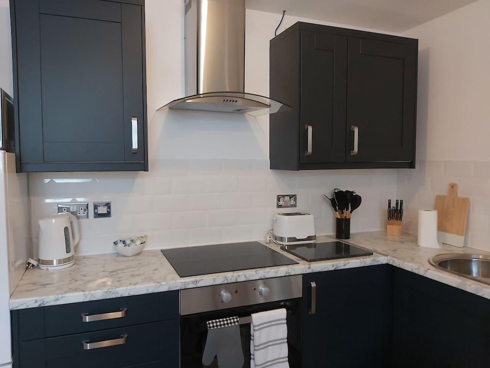 Immaculate 1-bed Apartment on Southsea view 5