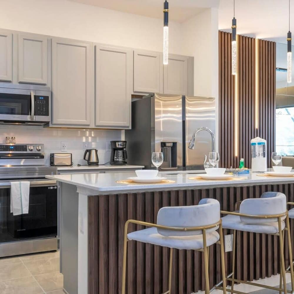 6163 Fantastic Home With 12bd