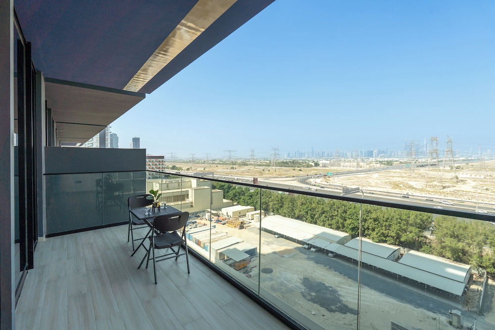 Vogue | Binghatti Corner JVC-7mins Sky Dubai 3 mins Cirle Mall Brand New