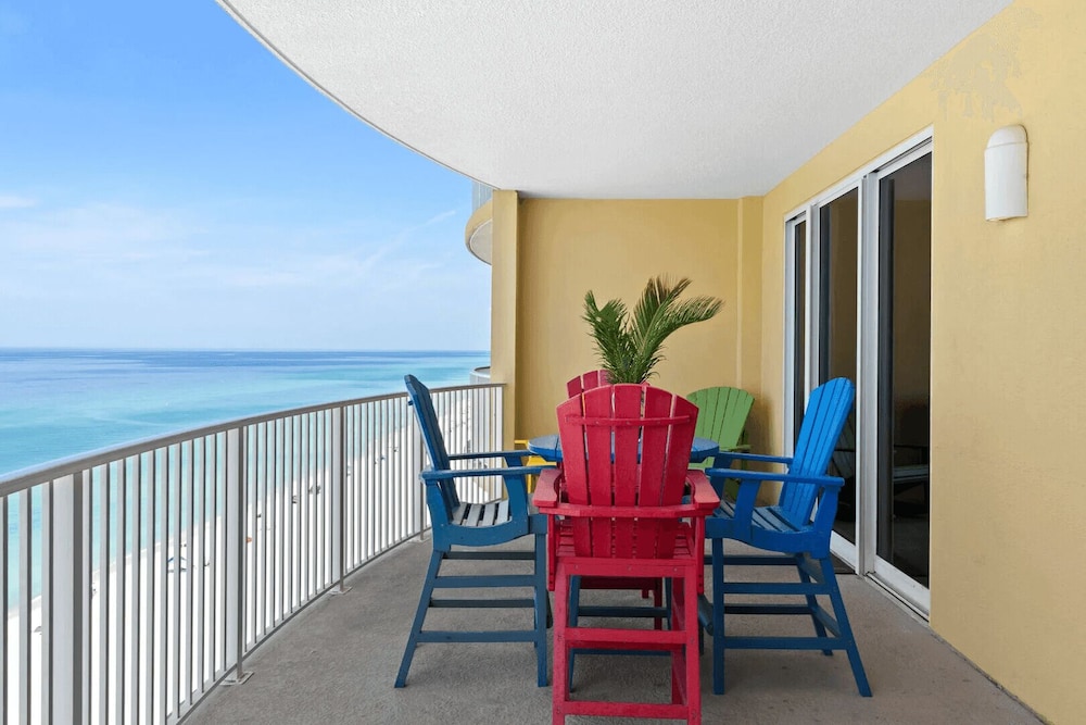 Beachfront Access, 2 Pools, Beach Service w/ Chairs Emerald Isle Resort 1308
