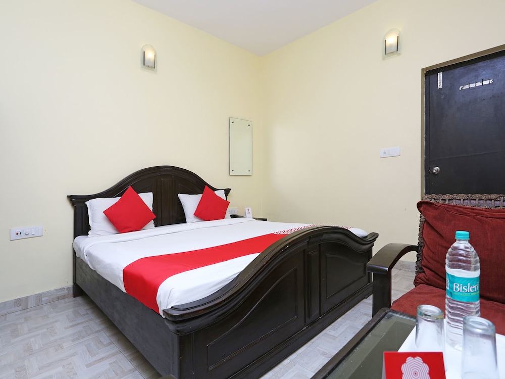 OYO 1949 Hotel Surya Garden