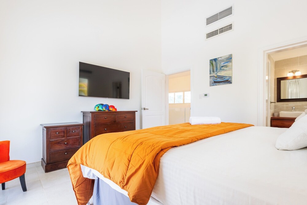Villa Buganvilla 252 - 4BR Pool Jacuzzi Golf