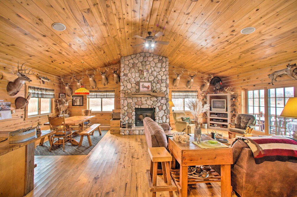 The Lodge in Powersville w/ Game Room & Fire Pit